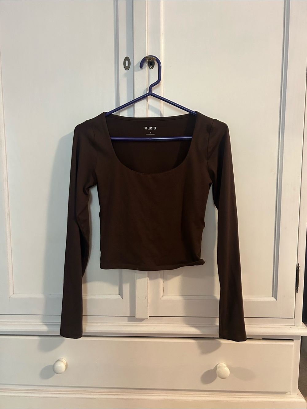 Hollister Scoop Neck Long Sleeve Crop Top in Chocolate Brown